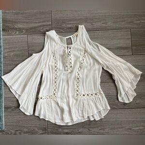 Anthropologie Meadow Rue| White Cold Shoulder Boho Blouse with Wing Sleeve, XS••